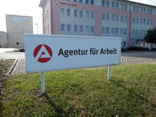 Droht bei Arbeitslosigkeit der Verlust der Lebensversicherung?